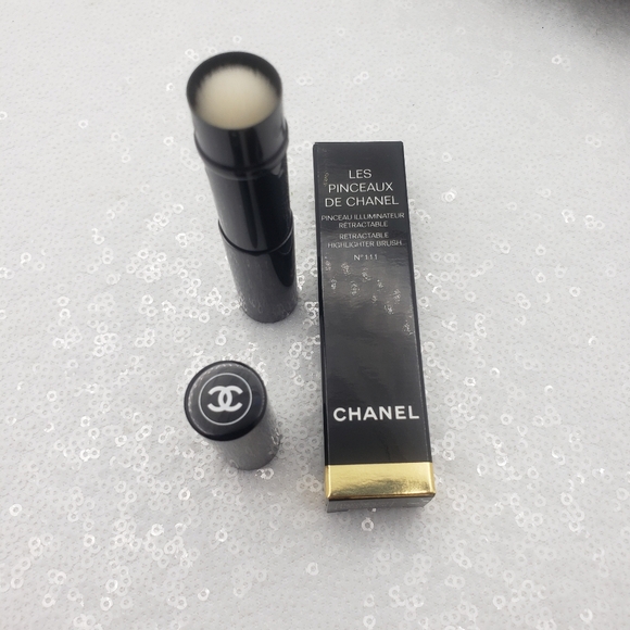 Chanel Retractable Highlighter Brush N°111 Luxury designer Small & Compact - Picture 2 of 7